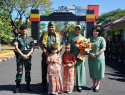 Pangdam XIV/Hsn Didampingi Ketua Persit KCK PD XIV/Hsn, Lakukan Kunker di Yonkav 10/Mendagiri*