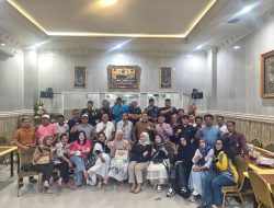 ASS,WR,WB ,SELAMAT MALAM REKAN2 SEMUAX SY BERSAMA KELUARGA IBU MENGUCAPKAN SKALI LG MKSIH YG TAK TERHINGGA ATAS SUPRIZE DAN SUPPORTX