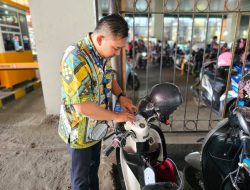 Jasa Raharja Sulsel Gencarkan Operasi Tempel-Tempel dan Sosialisasi Pembebasan Denda di Jalan Boulevard Makassar