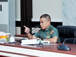 Kasdam XIV/Hsn Menerima Paparan RGB UST Tingkat Kompi Satuan Yonkav 10/Mendagiri dan Yonrhanud 4/AAY*