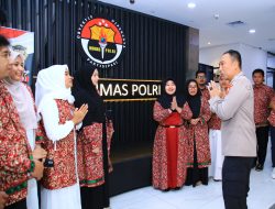 Jelang HUT Humas Polri, Irjen Pol Sandi Berangkatkan Anggotanya Umroh