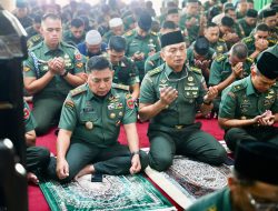 Pangdam XIV/Hsn Mengikuti Doa Bersama Dalam Rangka Peringatan HUT ke-79 TNI di Masjid Sultan Hasanuddin*