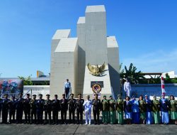 Jelang HUT Ke-79 TNI, Pangdam XIV/Hsn Memimpin Ziarah Rombongan di TMP Panaikkang*