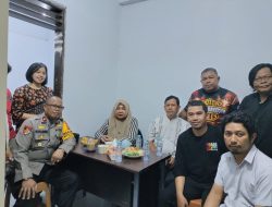 Kasat Intel Polrestabes Makassar dan Kapolsek Bontoala Resmikan Ruang Pelayanan SKCK dan Perijinan Polsek Bontoala*