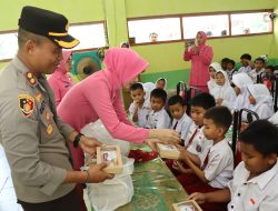 Polres Palopo Mengadakan Kegiatan Pembagian Makanan Sehat Bergizi Di Sekolah SD Negeri 36 Latuppa Kota Palopo