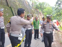 Dir Lantas Polda Sul-Sel Bersama Sat Lantas Polres Palopo Melakukan Pengecekan Di Lokasih Kecelakaan Tunggal Di Batang