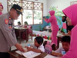 Polres Palopo Melakukan Pemberian Makanan Bergizi Di Dampingi Ibu Bhayangkari Di Sekolah SDN 62 Palopo