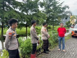 Polri Gerak Cepat Evakuasi Warga Terdampak Banjir di Sulawesi Selatan*