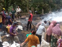 Si Jago Merah Mengamuk di Ujung Bori garassi,satu buah rumah ludes terbakar
