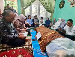 Pangdam XIV/Hsn Melayat ke Rumah Duka Personel Ajendam XIV/Hsn dan Sampaikan Belasungkawa*