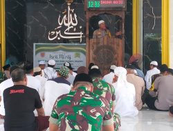 Setelah shalat Jumat, Kapolres Palopo menyampaikan beberapa pesan Kamtibmas kepada masyarakat.