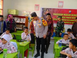 Kapolda Sulsel Tinjau Pembagian Makan Gratis Bergizi di SDN 96 Simpursia Kab. Wajo*