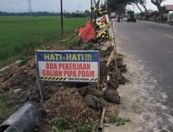 PDAM Tirta Peusada Aceh Timur Lakukan Perbaikan daerah Jalan Lintas Lhok Nibong.