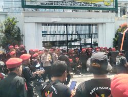 Grib Jaya Sulsel Kepung Kantor Kajati, Gubernur dan DPRD Suarakan Aspirasi