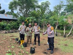 Penanaman ini bertujuan untuk menciptakan ketahanan pangan dengan memanfaatkan lahan secara produktif.