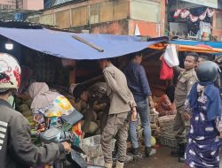 Lagi dan Lagi, Kepala Pasar Terong Bersama Lurah Tompo Balang Lakukan Penertiban Ke Pedagang