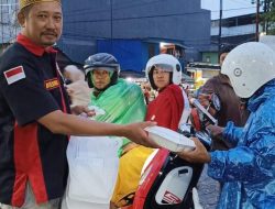 Menebar Kebaikan, Bulan Ramadhan, Forum Makassar Info Kembali Bagi Takjil 300 Dos Nasi Kotak