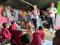 Operasi Rasaka Cartenz 2025: Subsatgas SI-IPAR Polres Jayawijaya Laksanakan Kegiatan Edukasi di Rumah Pengungsi Yali-Yahukimo