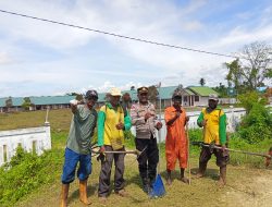 Peduli Kebersihan Lingkungan, Polsek Muara Tami Polda Papua Lakukan Kerja Bakti Pembersihan Halaman Sekolah