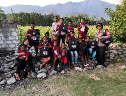 Satgas Si-Ipar Polres Jayapura Berikan Pembelajaran bagi Anak-anak di Kompleks Bahtera Hebron Kampung Doyo Baru