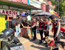 Polwan dan Unit Satwa K-9 Ditsamapta Laksanakan Patroli Dialogis di Sejumlah Titik Kota Jayapura