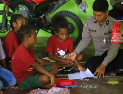 Tingkatkan Kualitas Pendidikan di Kabupaten Yalimo, Subsatgas Si-Ipar Gandeng Anak-anak Papua Belajar Bersama