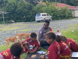 POLISI MENGAJAR DI BAHATERA HEBRON: SATGAS SI-IPAR AJAK MAMA-MAMA DAN ANAK-ANAK BELAJAR DENGAN CINTA