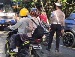 Sat Lantas Polresta Jayapura Kota Tunjukkan Kesigapan dan Pembersihan Pascahujan Deras