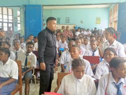 Satuan Resnarkoba Polres Sarmi Gelar Sosialisasi Bahaya Narkoba kepada Peserta Didik Baru SMP YPK Ebenhaezer