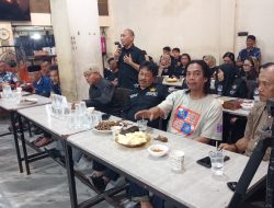 Kapolrestabes makassar dan ormas laskar garuda Indonesia bersatu bersama kelurahan paranglayang Gelar Ngopi Kamtibmas di warkop zam-zam Jl ujung kota makassar.
